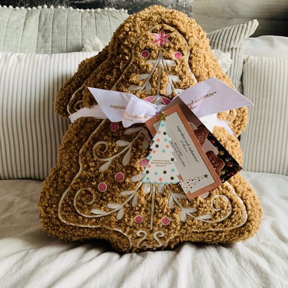 NEW Christmas Cupcakes & Cashmere Set of 3 Gingerbread Pillows - Snowflake House - Picture 4 of 5